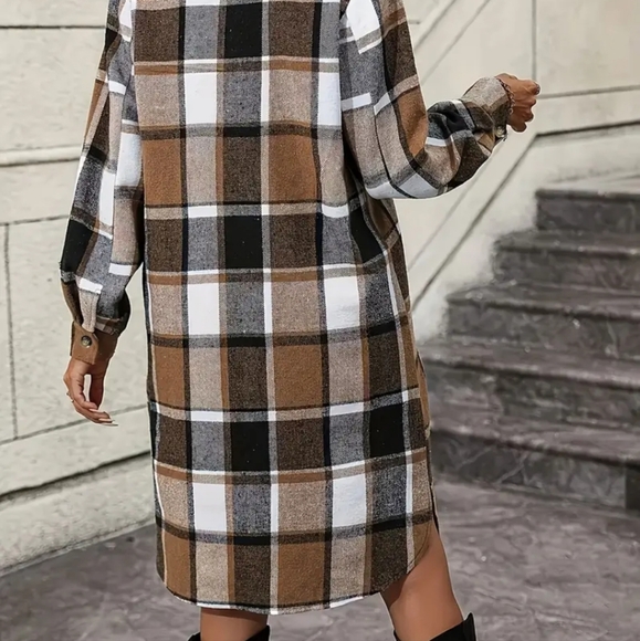 Reduced!!! 10.00 Ladies Elegent button-up plaid dress. Size M Polyester - Picture 3 of 4